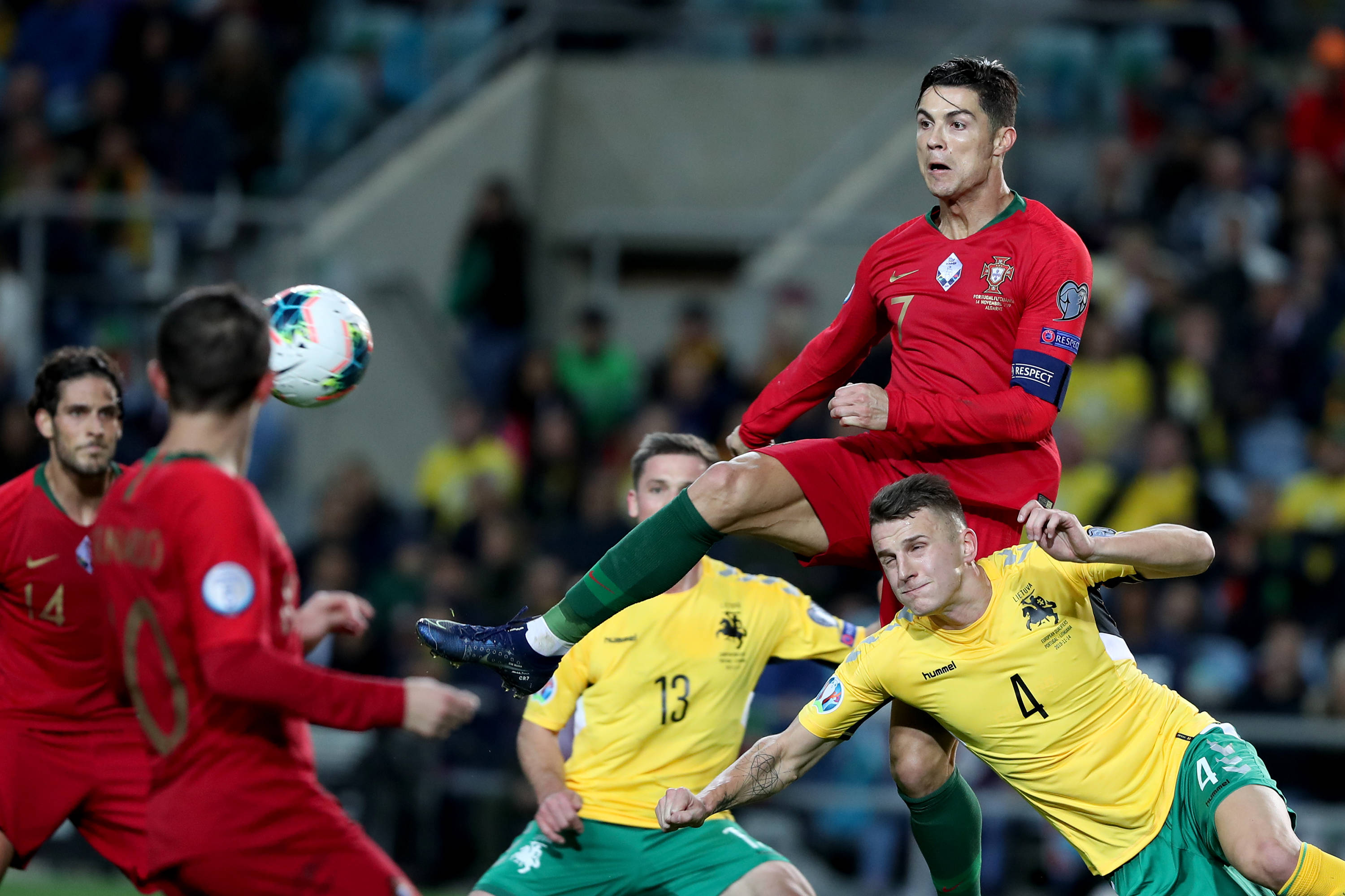 立陶宛险胜马耳他,小组晋级前路依旧漫长,引发热议 立陶宛险胜马耳他,小组晋级前路依旧漫长,引发热议