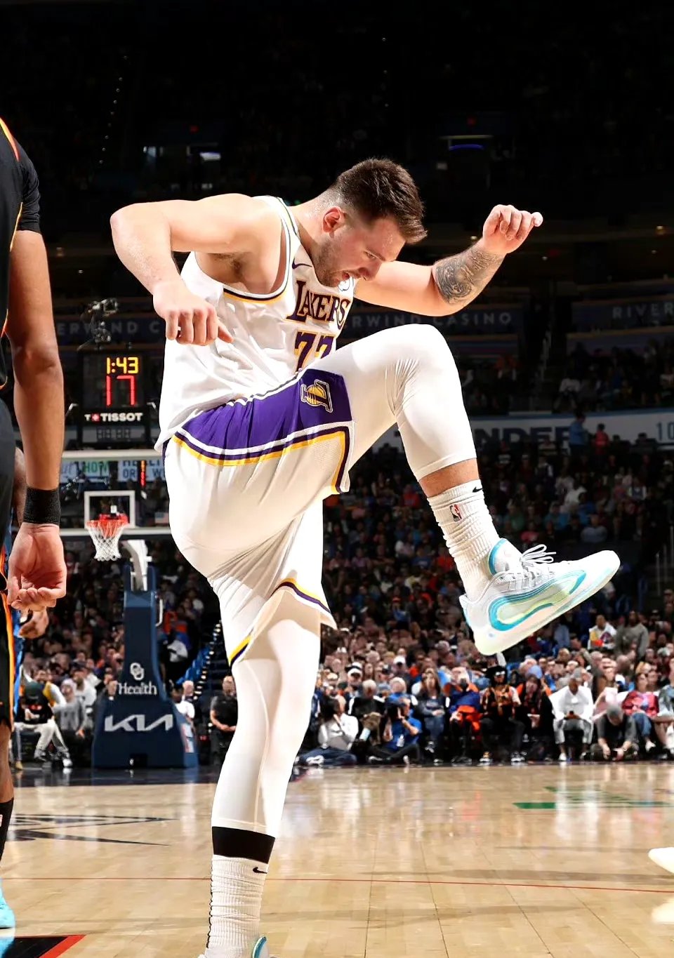 湖人碾压勇士B队，克莱送出助攻