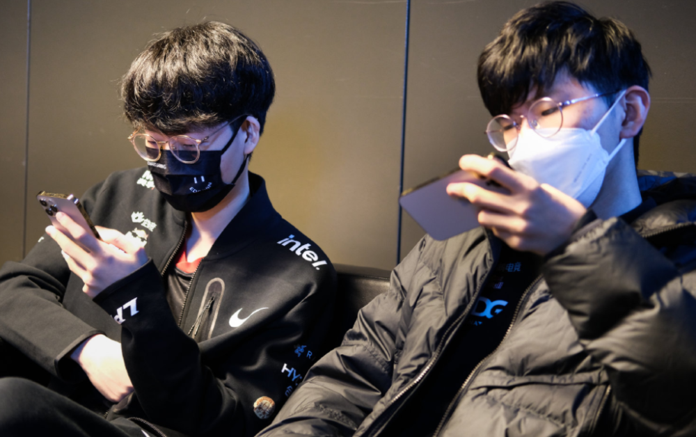 DFM翻盘DK，Knight极限生还后反打顶尖较量四强赛，引爆全场热议