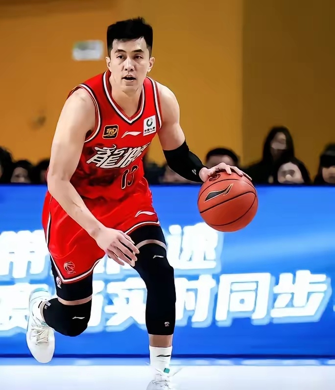 鹈鹕鏖战广州队,郭艾伦惊艳四座 鹈鹕鏖战广州队,郭艾伦惊艳四座