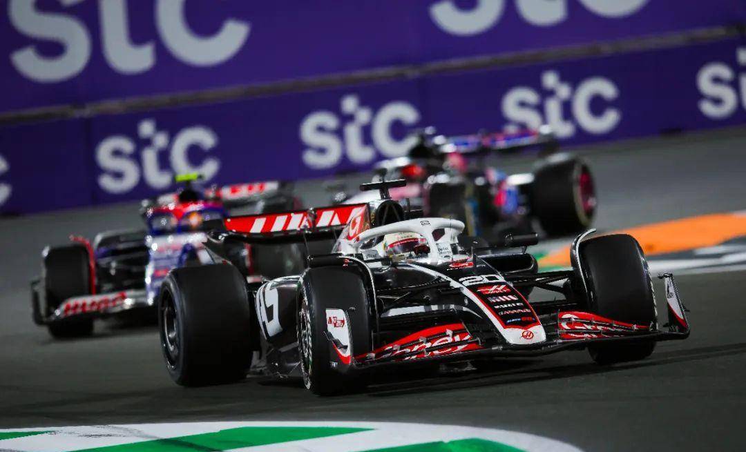 关于哈斯车队翻盘雷诺车队，阿隆索统治全场的信息