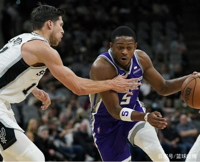 天津队逆转马刺，布克状态火热