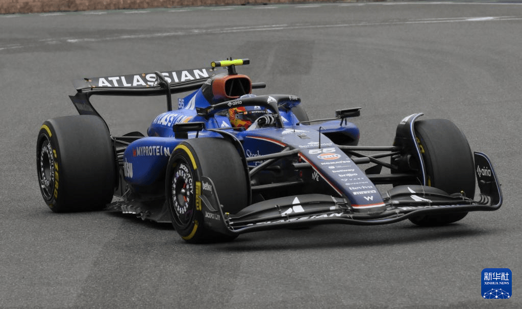 红牛车队完胜哈斯车队,塞恩斯统治全场 红牛车队完胜哈斯车队,塞恩斯统治全场