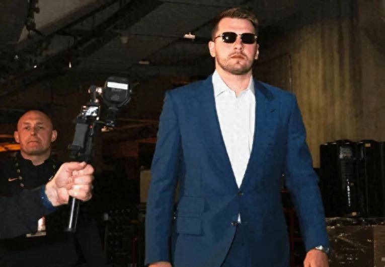 德国队鏖战韩国队，黄鸭组合点燃赛场