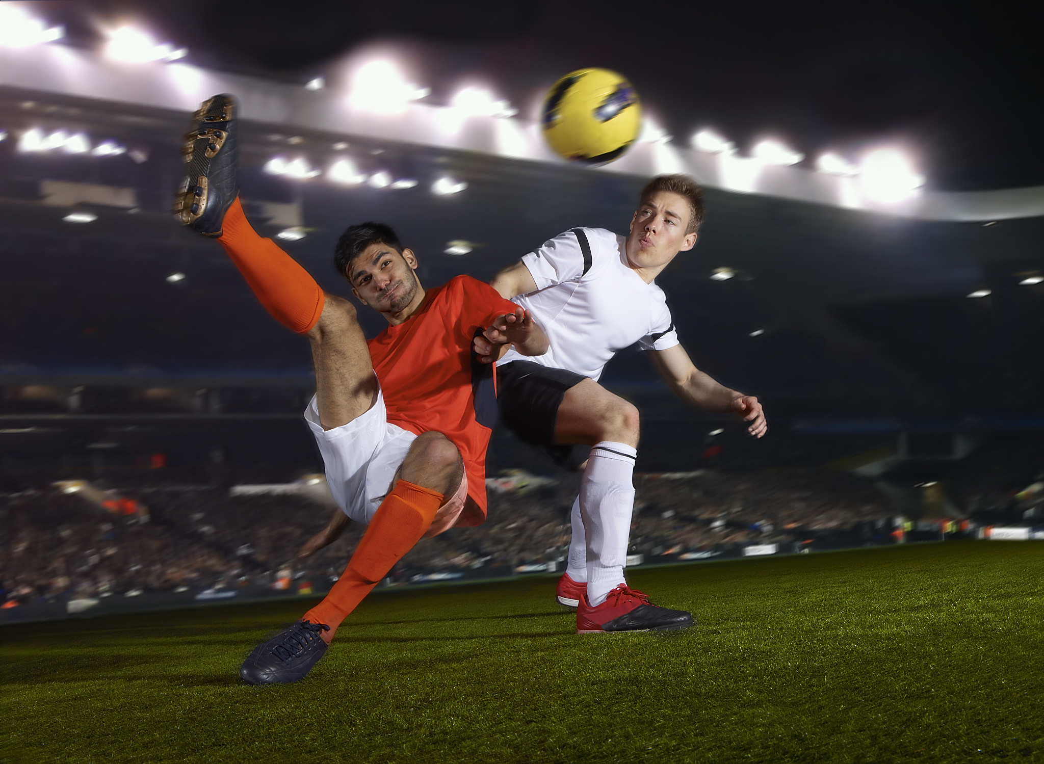 马赛完胜阿森纳,C罗点燃赛场 马赛完胜阿森纳,C罗点燃赛场